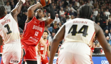 En images. La JL Bourg s'effondre dans les ultimes secondes devant Strasbourg