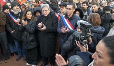 à Lyon, Mélenchon appelle le peuple à « se défendre les armes à la main »