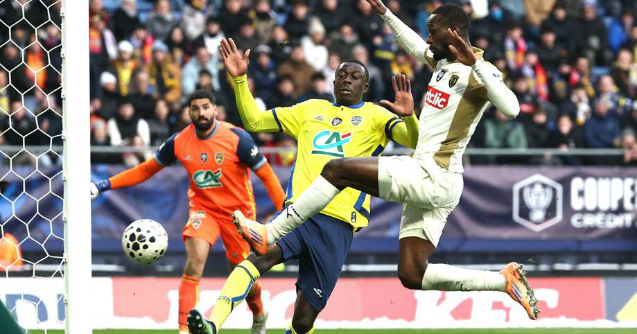 Lens assure contre Sochaux et file en huitièmes
