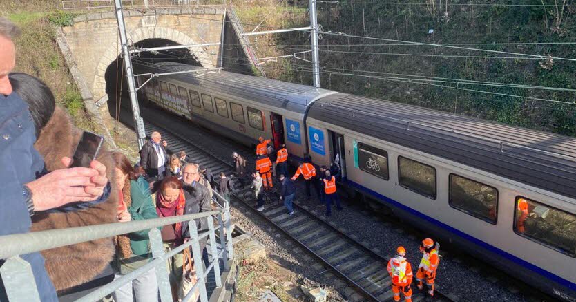 500 voyageurs bloqués 3 heures dans un TER à hauteur du tunnel de Caluire