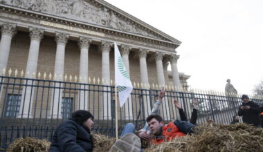 En direct Agriculture. La FNSEA campe près de l'Assemblée, Sébastien Lecornu annonce « une loi d’urgence agricole »