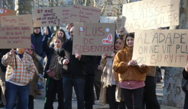 l’Adapei Loire manifeste devant le Conseil départemental