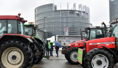 jusqu’à 600 tracteurs mardi devant le Parlement européen, les agriculteurs promettent le calme