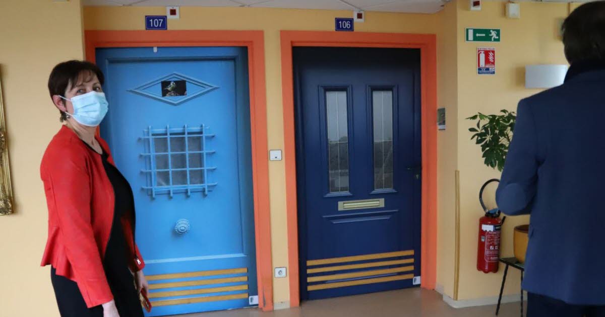 des portes de chambre colorées et personnalisées pour se sentir “chez soi”