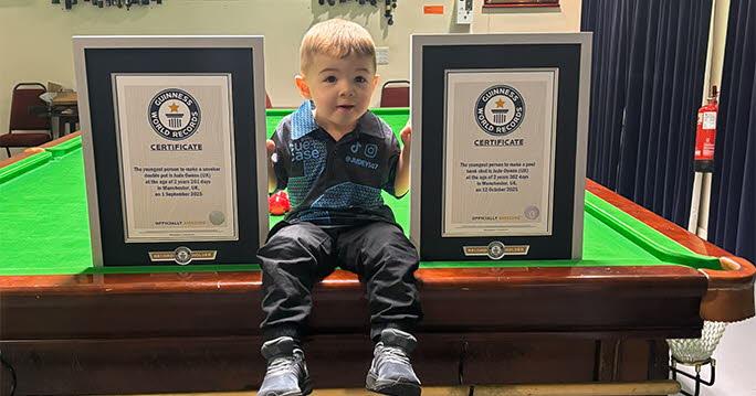 Royaume-Uni. À deux ans, ce prodige du snooker bat deux records au livre Guinness