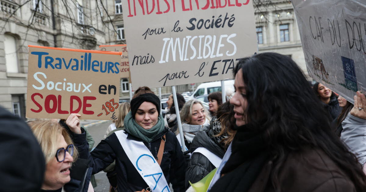 les travailleurs sociaux dans la rue pour réclamer un bonus salarial