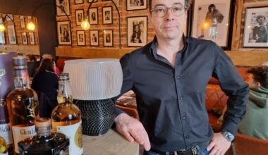 c'est l'heure du premier service pour le bistrot à viande La Java Bleue