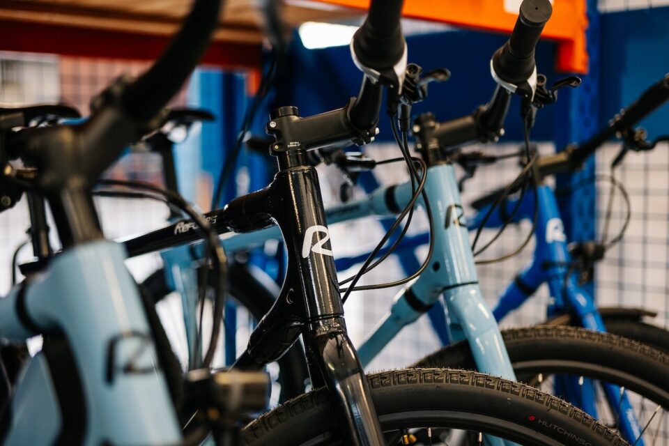 Pour les particuliers, les tarifs des vélos Ref Bikes équipés du système innovant Plug'n'go débutent à 2690 €