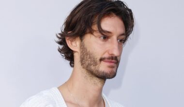 "T’as une petite voix" : les proches de Pierre Niney inquiets pour lui