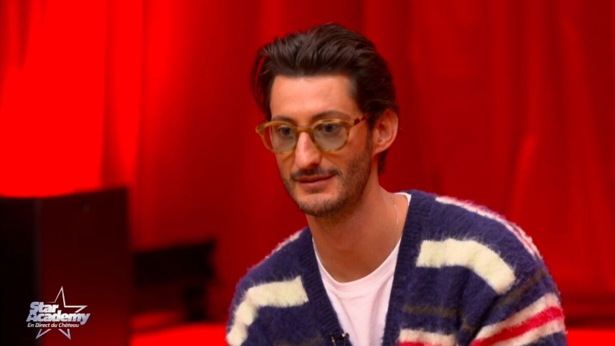 Pierre Niney au château de la Star Academy, il adresse un message aux demi-finalistes de la part de Bastiaan !