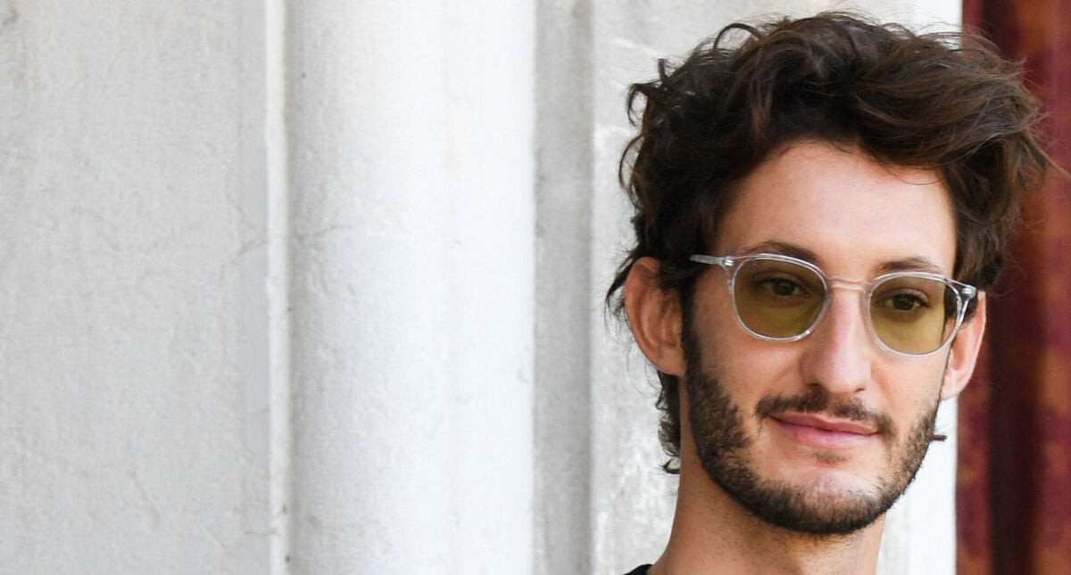 Pierre Niney “racketté” : il se prend “des tartes”, une jeune femme vole à son secours
