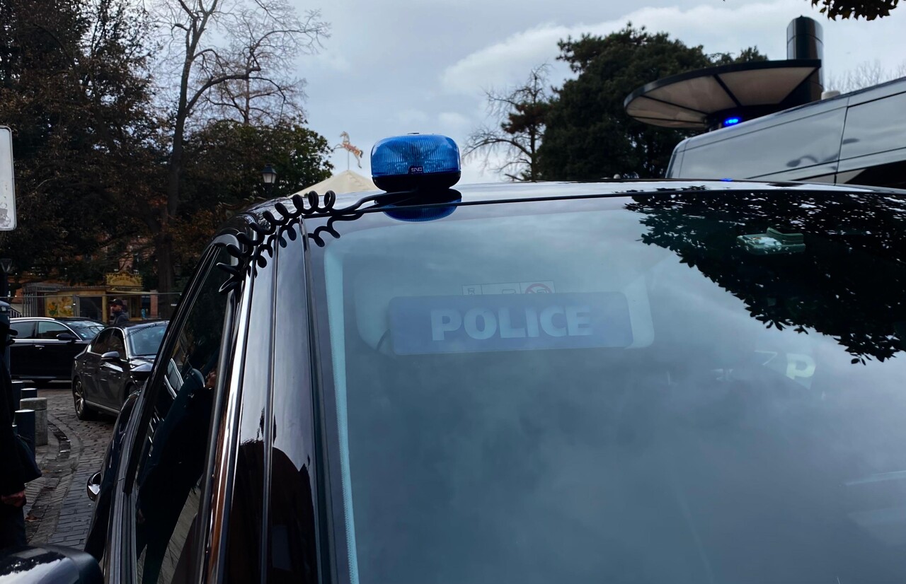 pourquoi un jeune a reçu une balle dans la jambe?