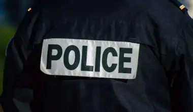 Marseille : Un corps calciné et ligoté découvert dans une voiture en feu