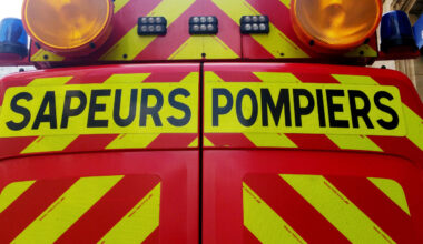 une femme piégée dans sa voiture