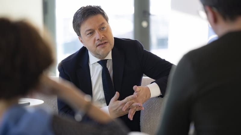 Benoît Payan (DVG), candidat à sa succession aux municipales 2026, lors d'une interview au siège de "La Provence".