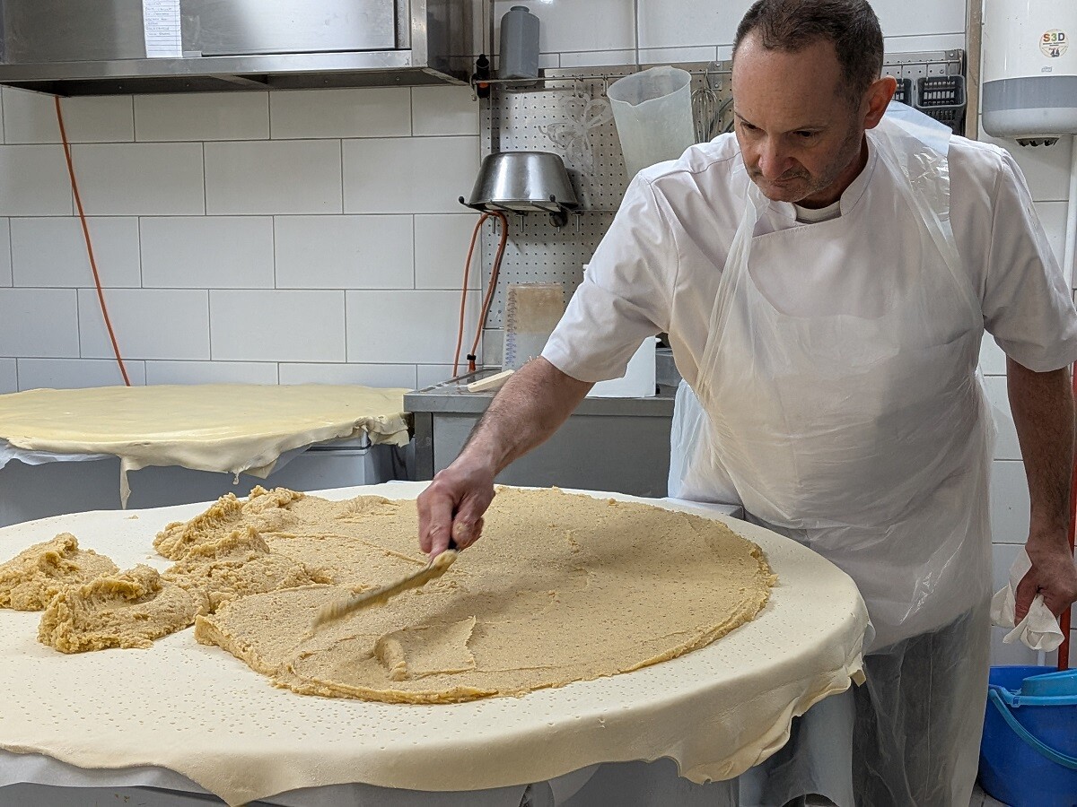 "orfèvre" de la galette des rois, Jean-Yves régale Emmanuel Macron et l'Élysée pour l'Épiphanie