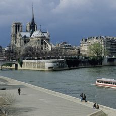 La mère de famille a poussé sa fille dans la Seine à hauteur du quai de Montebello. 