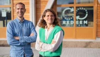 Redeem sort les attelles du placard