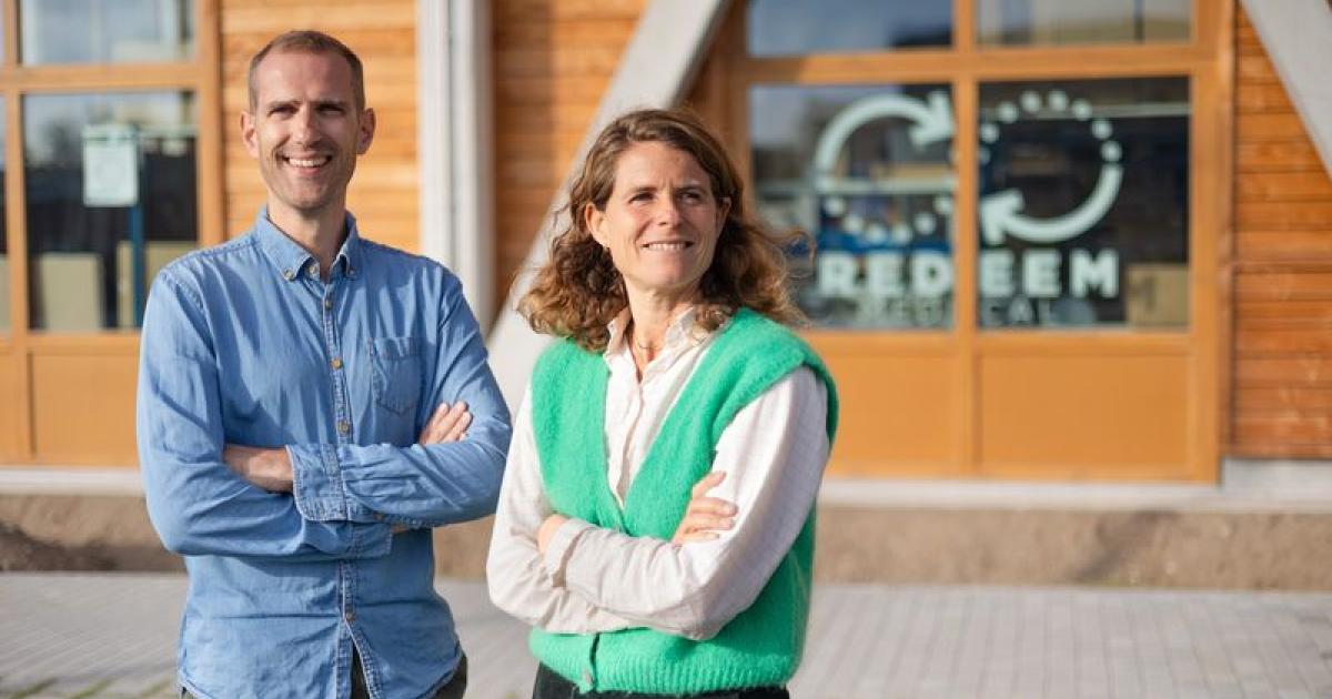 Redeem sort les attelles du placard