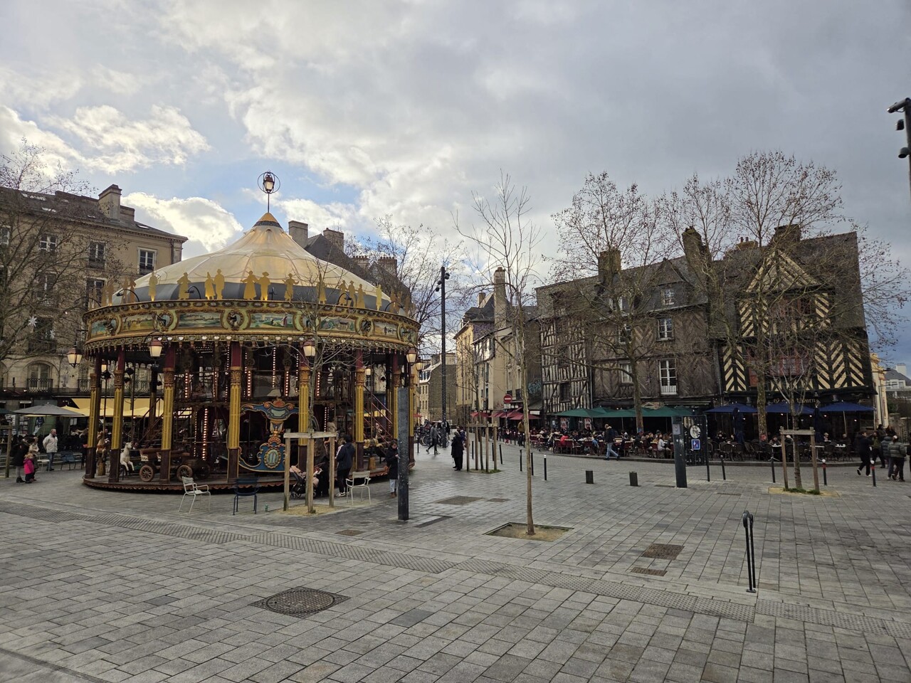 Ce bar emblématique de Rennes fermé temporairement par la préfecture, après des débordements place Sainte-Anne
