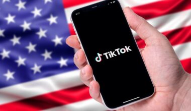 Sous pression citoyenne, le Royaume-Uni envisage de bannir les réseaux sociaux avant 16 ans