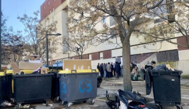 leurs ascenseurs en panne, des résidents se font entendre sur un air de campagne