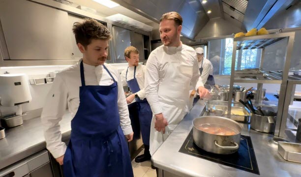 Robin Schroeder, chef pour Alain Ducasse au sein de la Maison Baccarat, place des Etats-Unis à Paris.   Photo Adeline Asper
