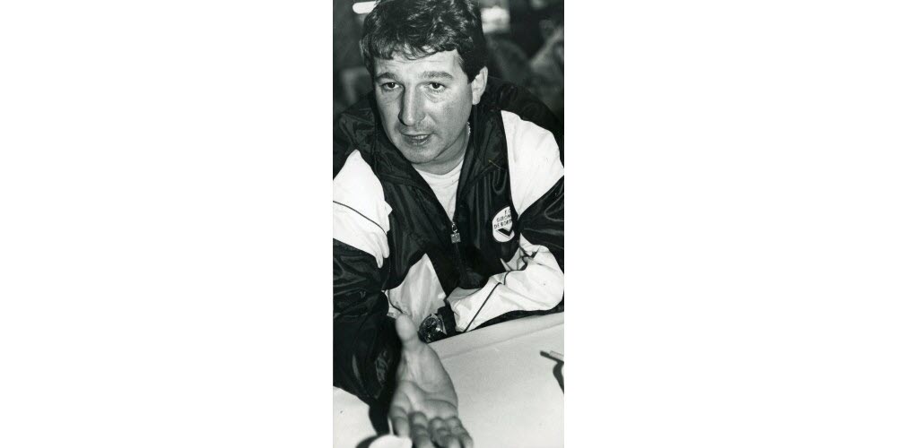 Rolland Courbis en février 1994 lors d'un passage à Saint-Symphorien : ce jour-là, les Girondins s'inclinent 1-0. Photo Roger Claudin