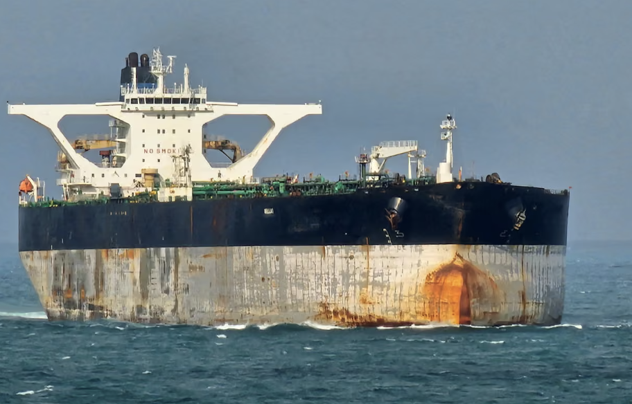 La Russie déploie un sous-marin pour protéger un pétrolier contre les sanctions -