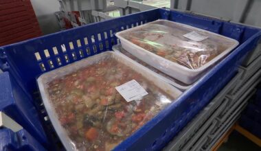 Pourquoi les barquettes en plastique, interdites depuis 2024, n'ont-elles pas disparues des cantines scolaires de Rennes