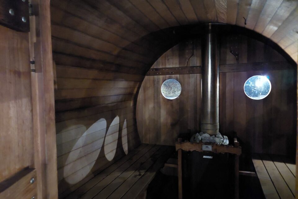 L'intérieur du sauna.