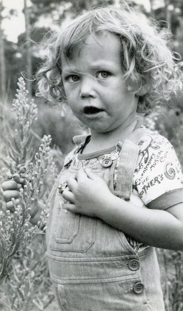 Une jeune pousse et un photographe en herbe. Yann Bergheaud et son père Jean-Louis Murat, en 1974.
