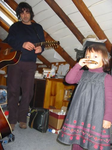 Jean-Louis Murat, l’art d’être grand-père en musique, avec Lisa, en 2006.