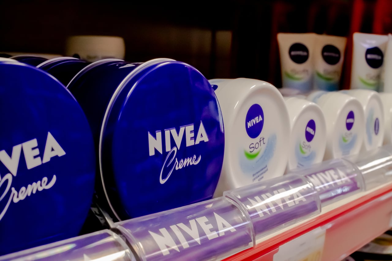 "Nous comprenons que cela puisse être difficile à gérer" : Nivea s'excuse pour ce soin anti-âge "trop" efficace qui affole les réseaux