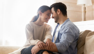 Ce geste intime, très mal vu, est pourtant la clé des couples les plus soudés selon la science