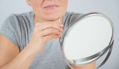 Ce poil qui revient toujours au menton ? Ce n’est pas un hasard, voici l'explication