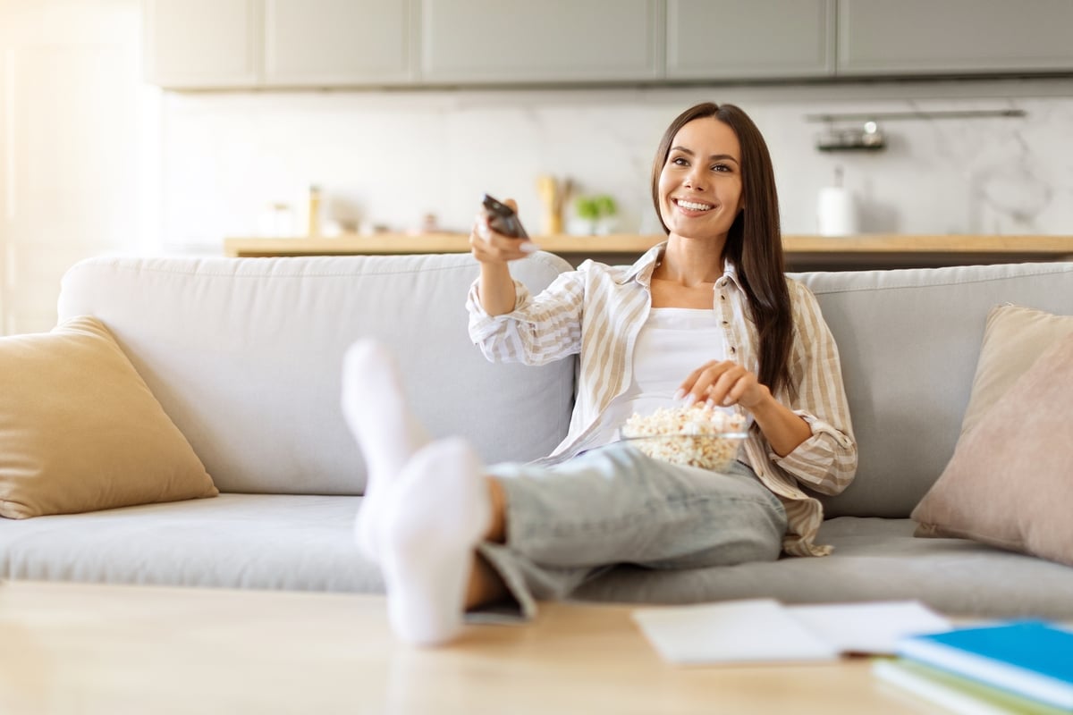 Moral dans les chaussettes ? Regarder ce genre d’émission rend plus heureux selon la science