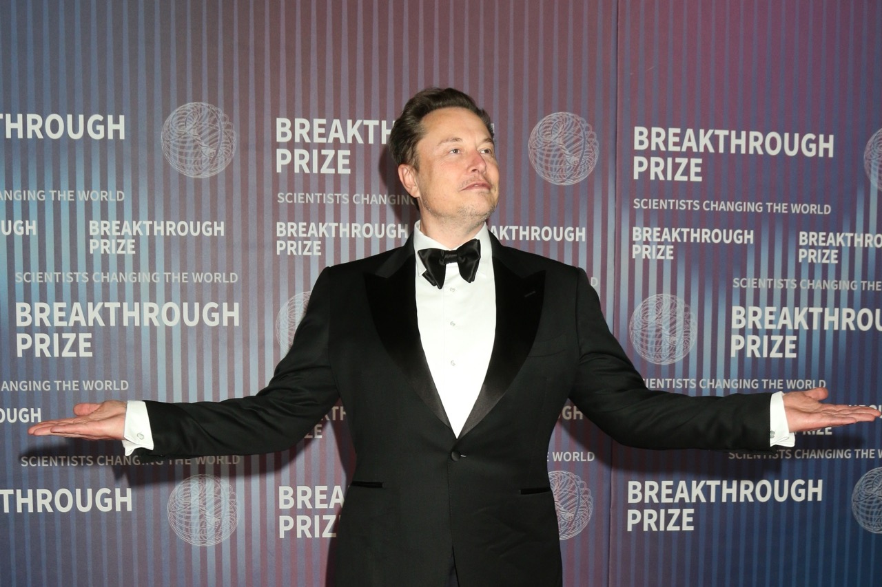 “Elon Musk Undercovered” : le docu qui bouscule l’image de Tesla… et pose de vraies questions - Autoplus