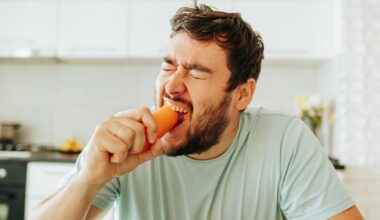 "Mon compagnon se force à manger une carotte tous les jours, la vraie raison m'a fait pleurer"