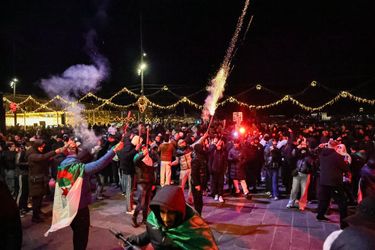 Des supporters de l'Algérie fêtent la victoire de leur équipe à Marseille, le 6 janvier 2025.