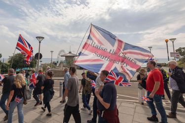Un rassemblement de militants de "Raise The Colours" au Royaume-Uni.