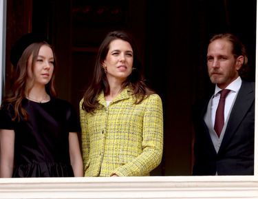 Entre la princesse Alexandra de Hanovre et Andrea Casiraghi, Charlotte en famille pour la fête nationale de Monaco, le 19 novembre 2025.