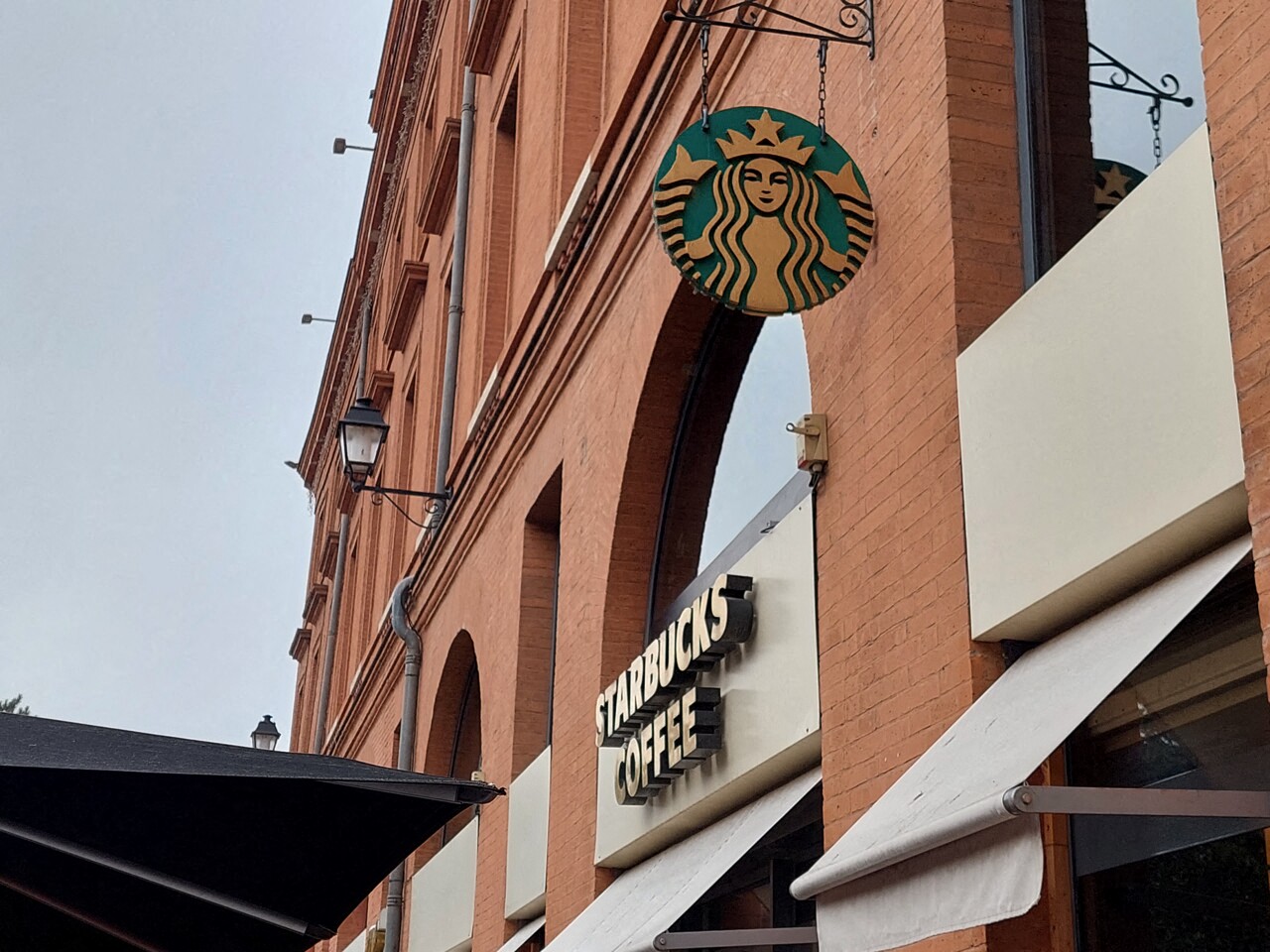 Starbucks en difficulté, une dizaine d'établissements en redressement judiciaire