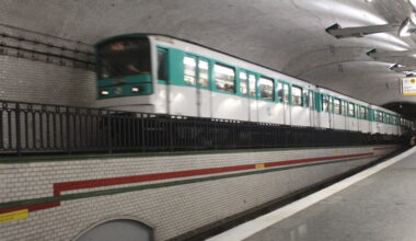 RATP. Dans cette station de métro de Paris à la configuration unique, les rames semblent presque décoller
