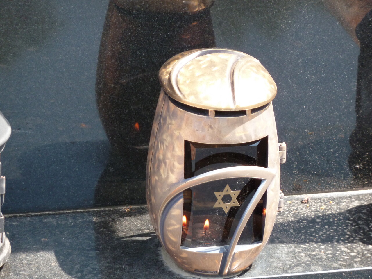 Le long combat d'un fils contre la Ville de Paris après la crémation de sa mère juive