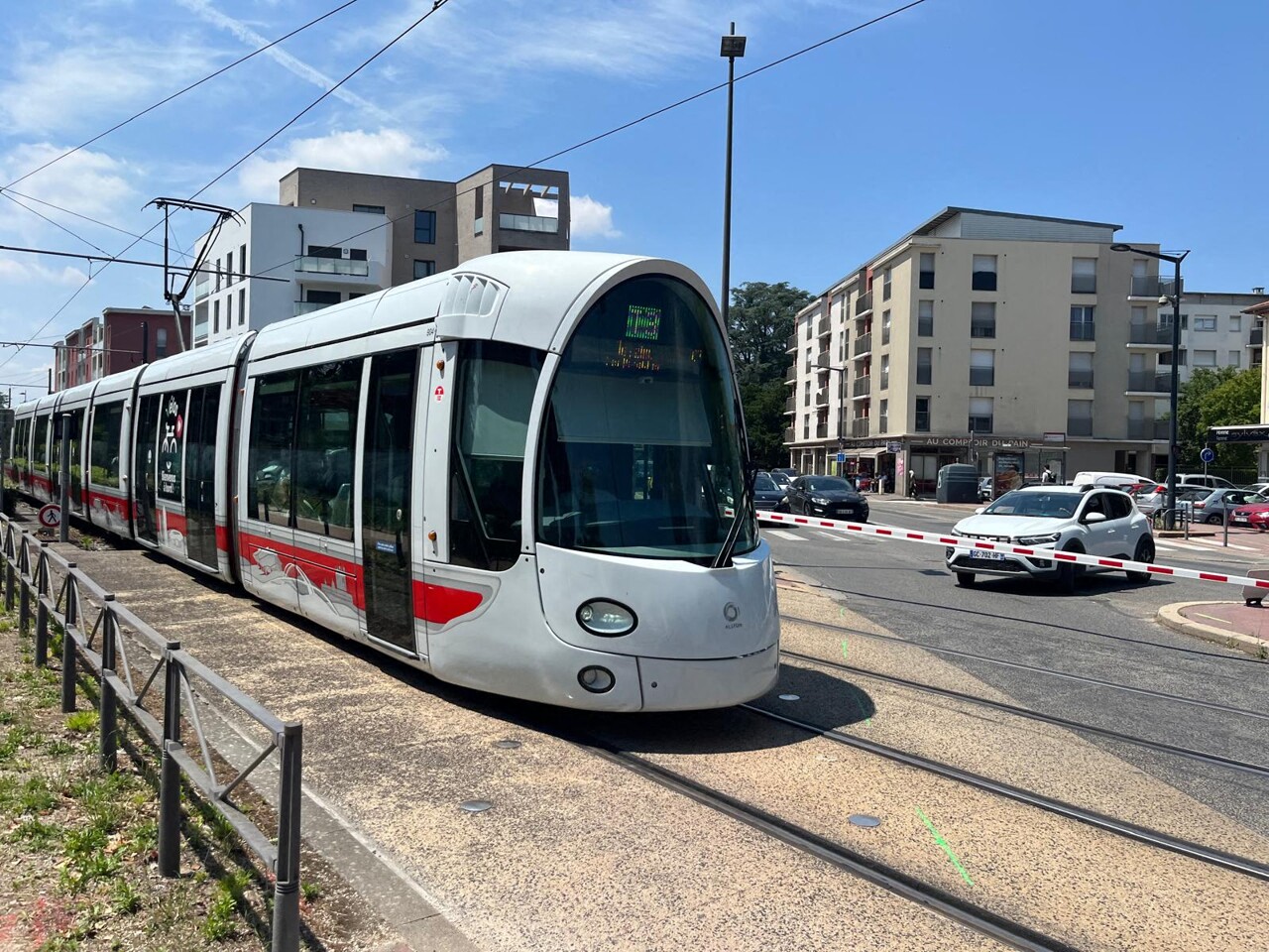 TCL à Lyon. Cette ligne de tramway très empruntée interrompue : panne en cours