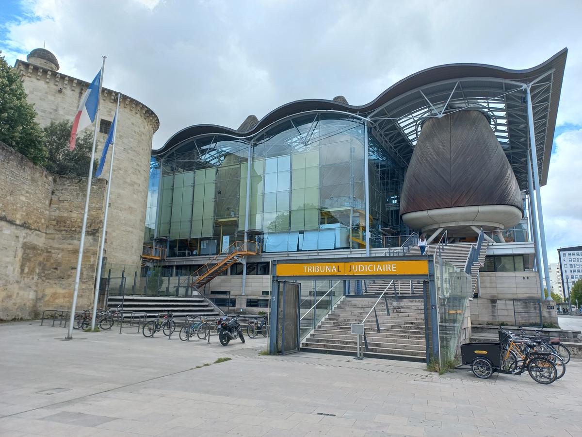 deux jeunes proxénètes présumés interpellés près de Bordeaux