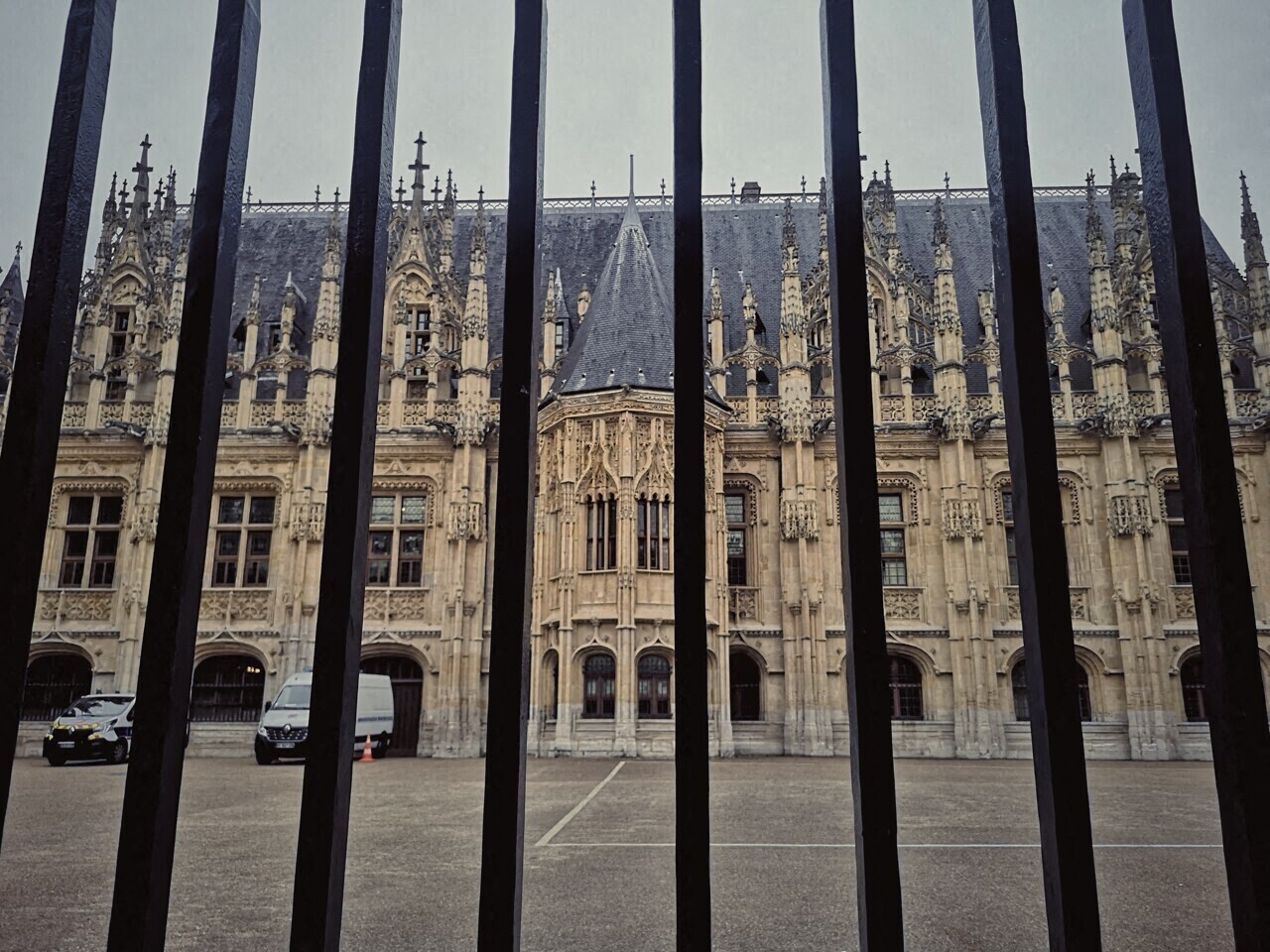 un homme de 20 ans jugé pour une affaire rare et « extrêmement grave »