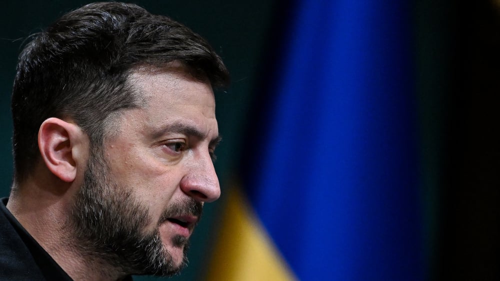 Zelensky dit avoir reçu une invitation, mais ne voit pas l'Ukraine y participer au côté des Russes