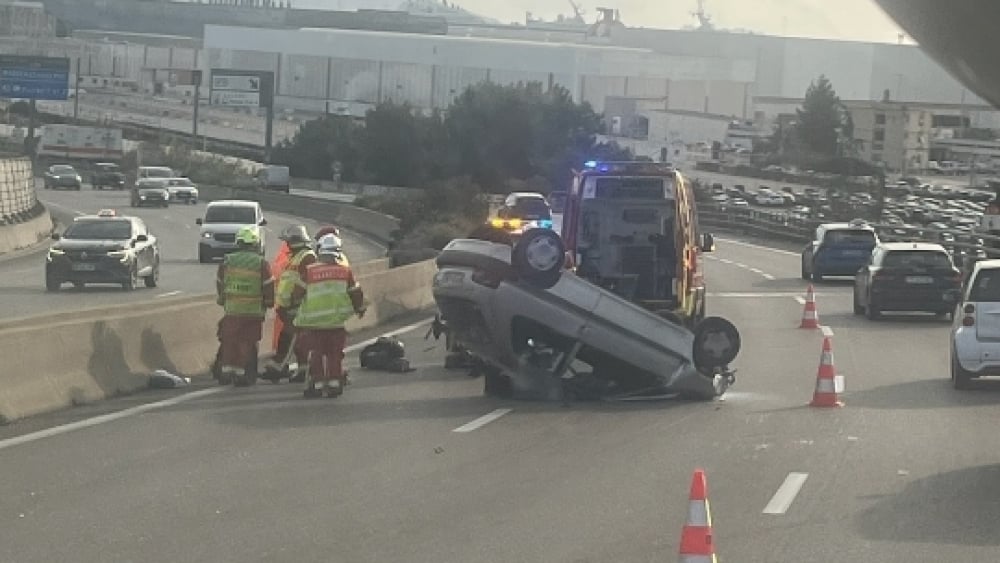 environ 2 kilomètres de bouchon sur l'A55 en direction de Marseille après un accident